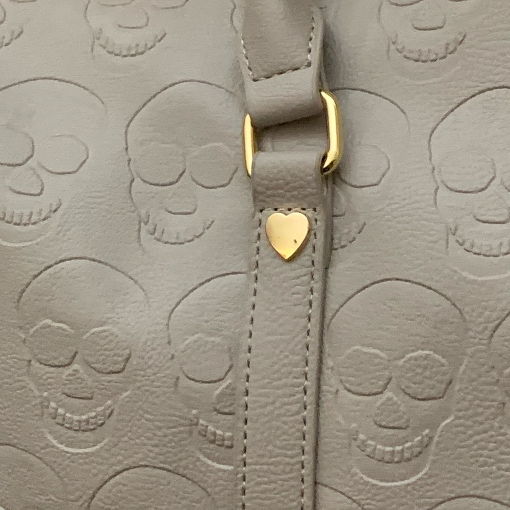 BETSEY JOHNSON SKULL DUFFLE BAG, BETSEY JOHNSON Skull Embossed Weekender - Picture 3 of 10